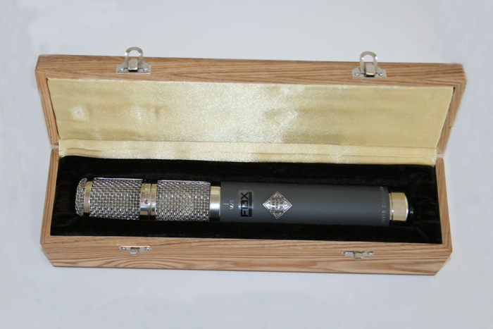 AR70 mic in wooden box