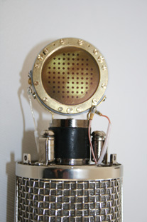 Photo the CT12 capsule sitting in the upper position on the AR 70 microphone